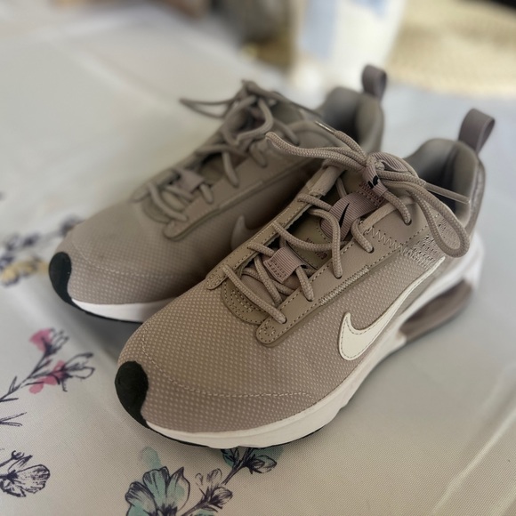 Nike AirMax Sz 5.5 - Picture 8 of 11